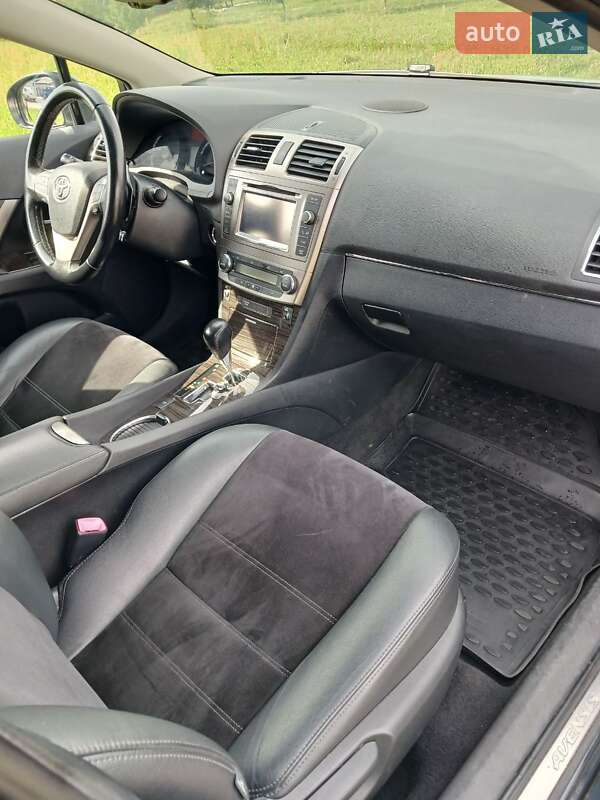 Універсал Toyota Avensis 2012 в Вараші