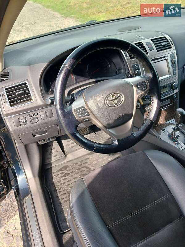 Універсал Toyota Avensis 2012 в Вараші