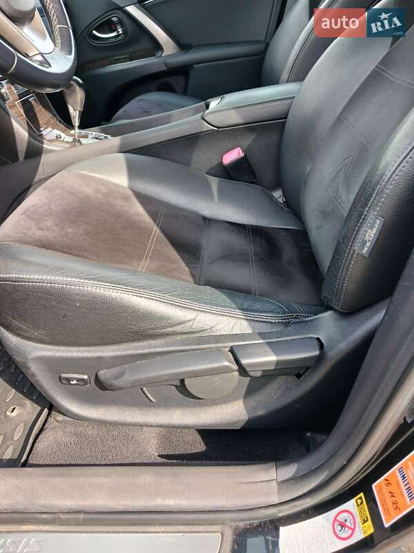 Універсал Toyota Avensis 2012 в Вараші