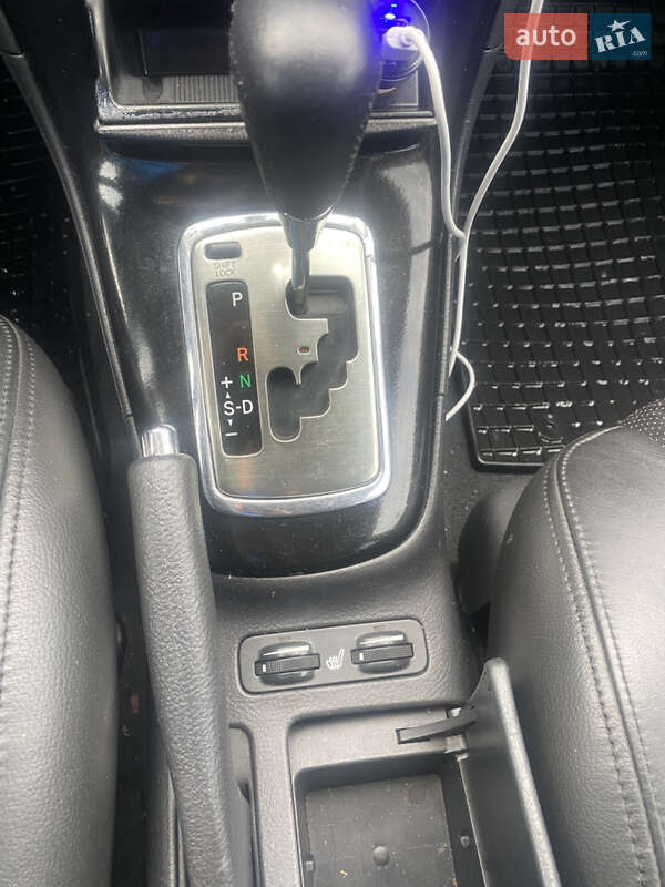 Седан Toyota Avensis 2005 в Луцке