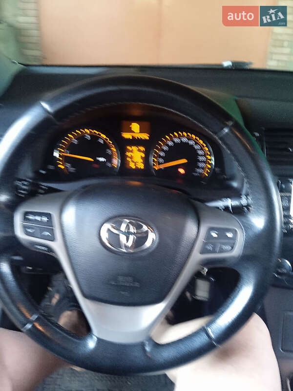 Универсал Toyota Avensis 2009 в Червонознаменке