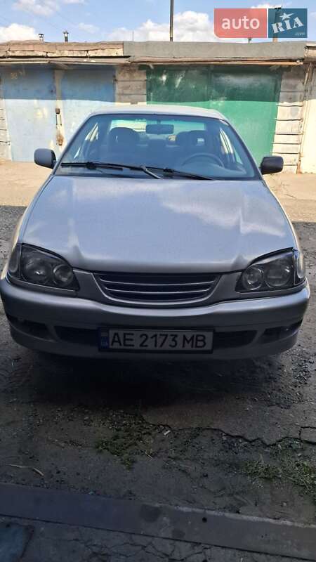Toyota Avensis 1998