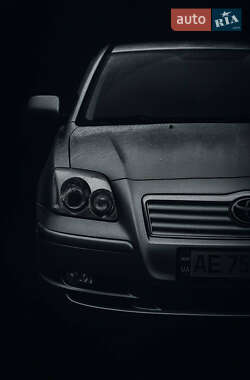 Лифтбек Toyota Avensis 2004 в Кривом Роге