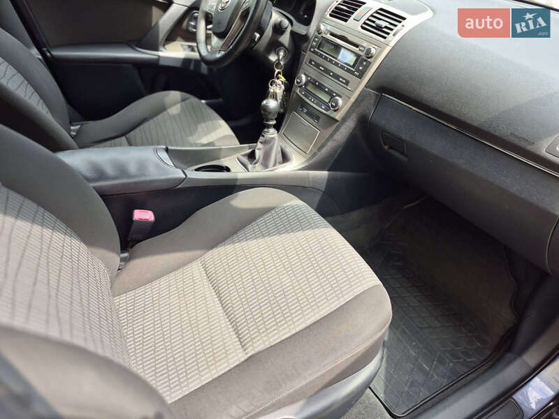Седан Toyota Avensis 2010 в Рівному