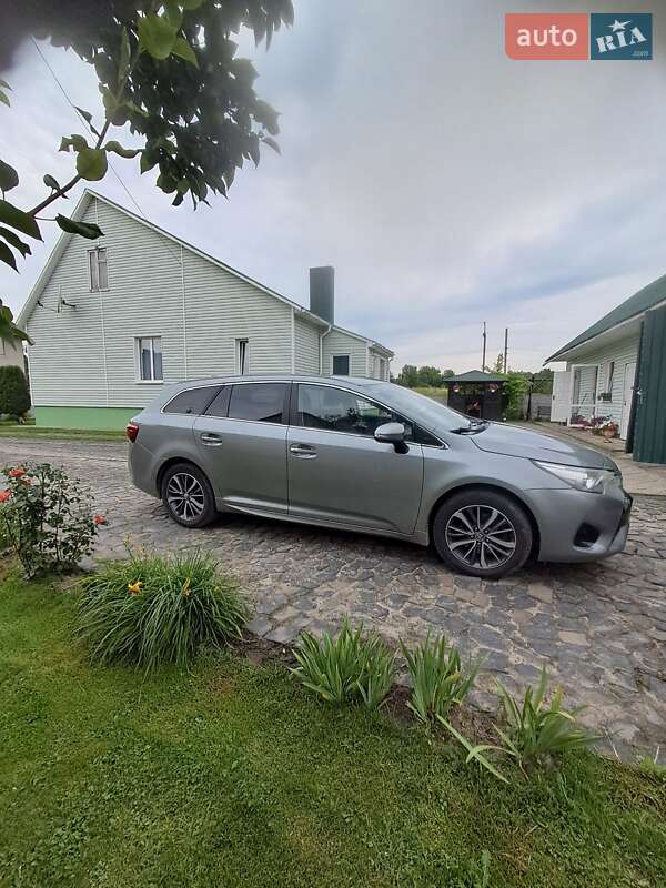 Универсал Toyota Avensis 2015 в Ровно