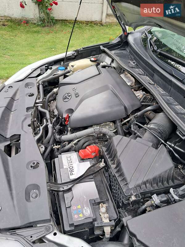 Универсал Toyota Avensis 2015 в Ровно