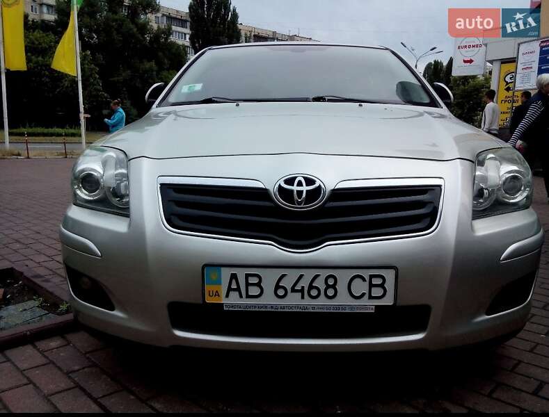 Седан Toyota Avensis 2008 в Киеве