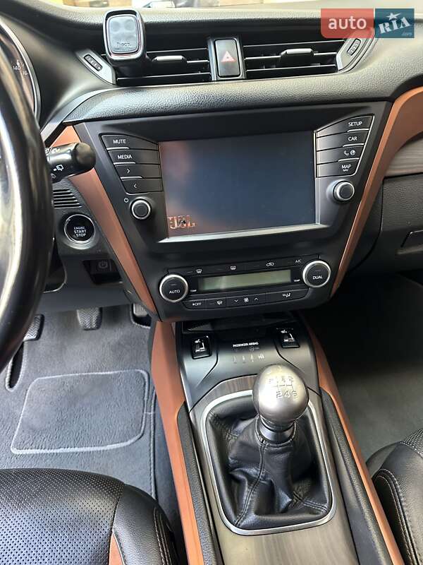 Универсал Toyota Avensis 2016 в Ивано-Франковске