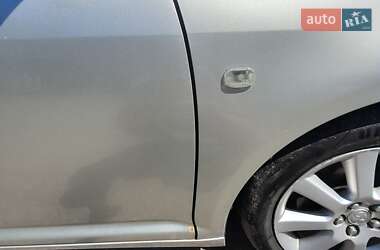 Седан Toyota Avensis 2003 в  фото 9 Седан Toyota Avensis 2003 в