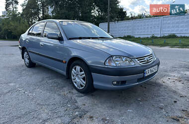 Седан Toyota Avensis 2001 в Киеве