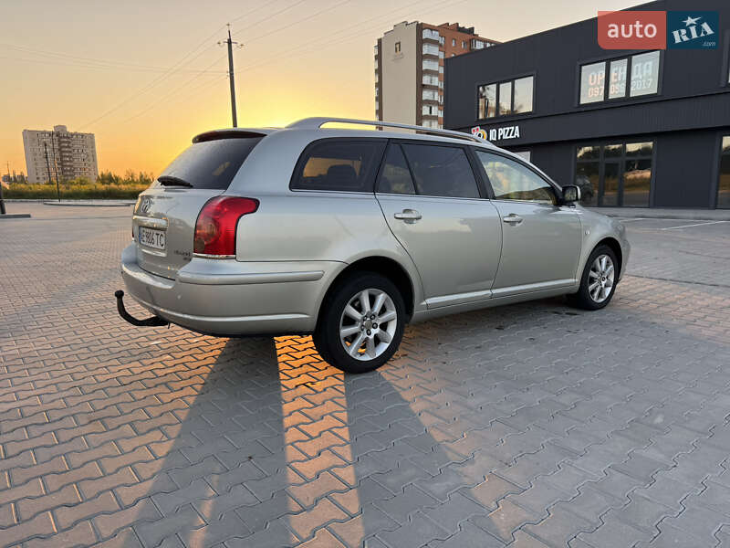Універсал Toyota Avensis 2004 в Святопетрівське