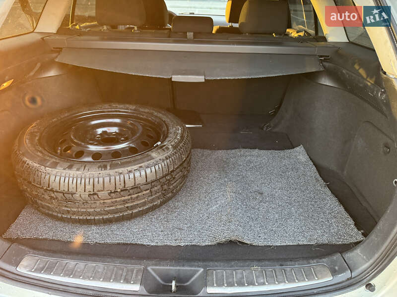 Універсал Toyota Avensis 2004 в Святопетрівське