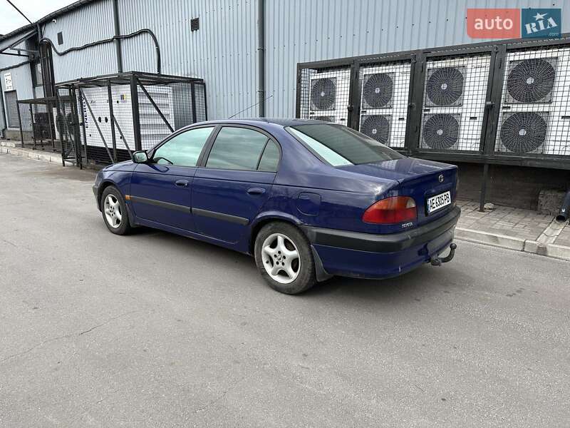 Седан Toyota Avensis 1997 в Запорожье