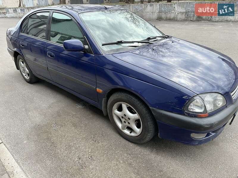 Седан Toyota Avensis 1997 в Запорожье