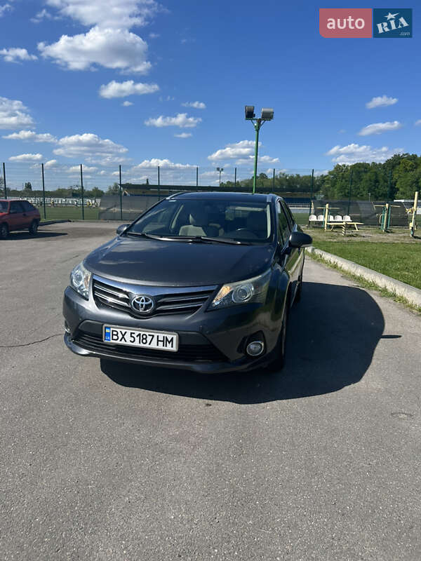 Універсал Toyota Avensis 2014 в Олександрії