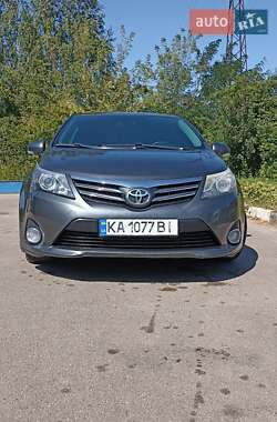 Седан Toyota Avensis 2014 в Коростене