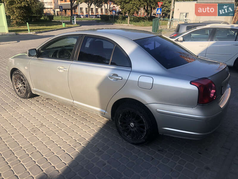 Седан Toyota Avensis 2005 в Тернополе