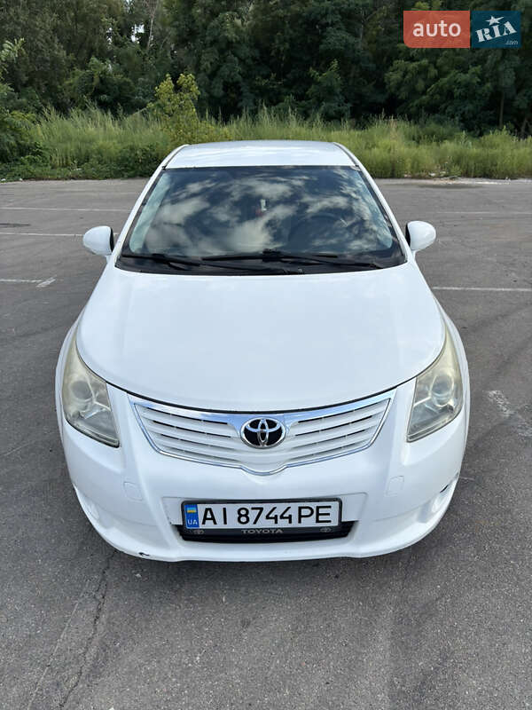 Седан Toyota Avensis 2010 в Києві