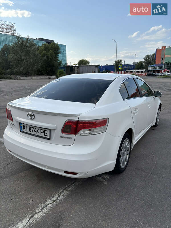 Седан Toyota Avensis 2010 в Києві