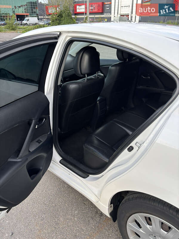 Седан Toyota Avensis 2010 в Києві