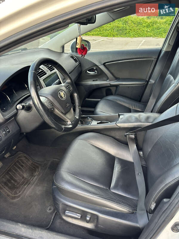 Седан Toyota Avensis 2010 в Києві