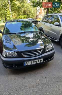 Седан Toyota Avensis 1999 в Чернігові
