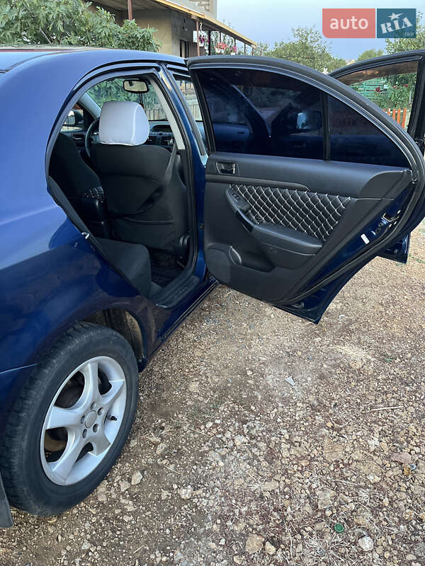 Седан Toyota Avensis 2004 в Одессе