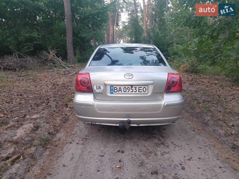 Седан Toyota Avensis 2003 в Александровке