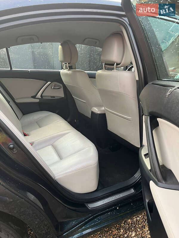 Седан Toyota Avensis 2011 в Миколаєві