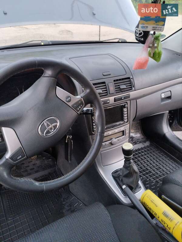 Универсал Toyota Avensis 2008 в Бродецком