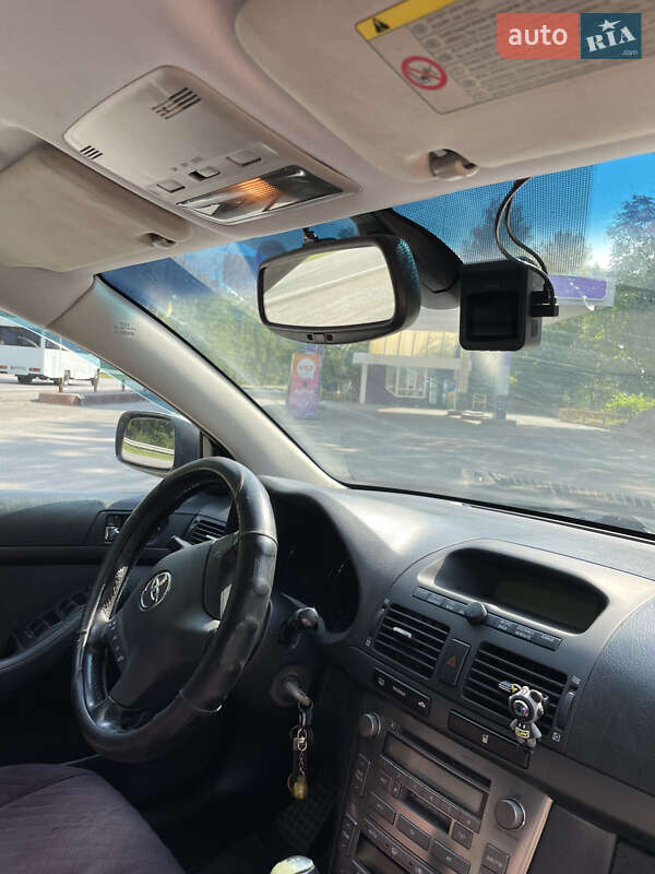 Седан Toyota Avensis 2003 в Виннице