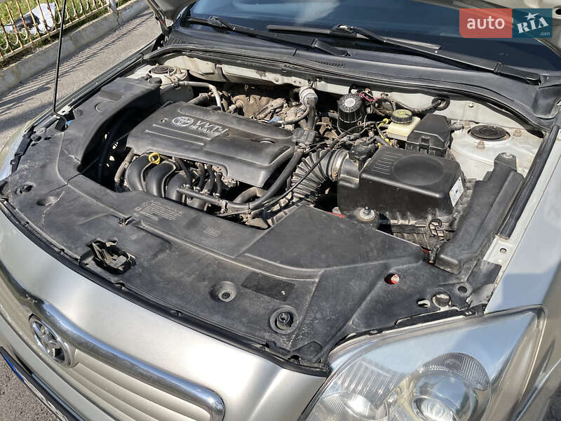 Седан Toyota Avensis 2003 в Виннице