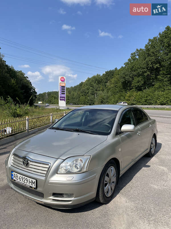 Седан Toyota Avensis 2003 в Виннице