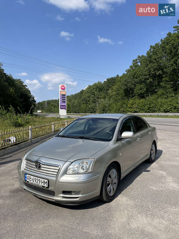 Седан Toyota Avensis 2003 в Виннице