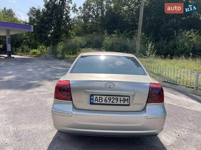 Седан Toyota Avensis 2003 в Виннице