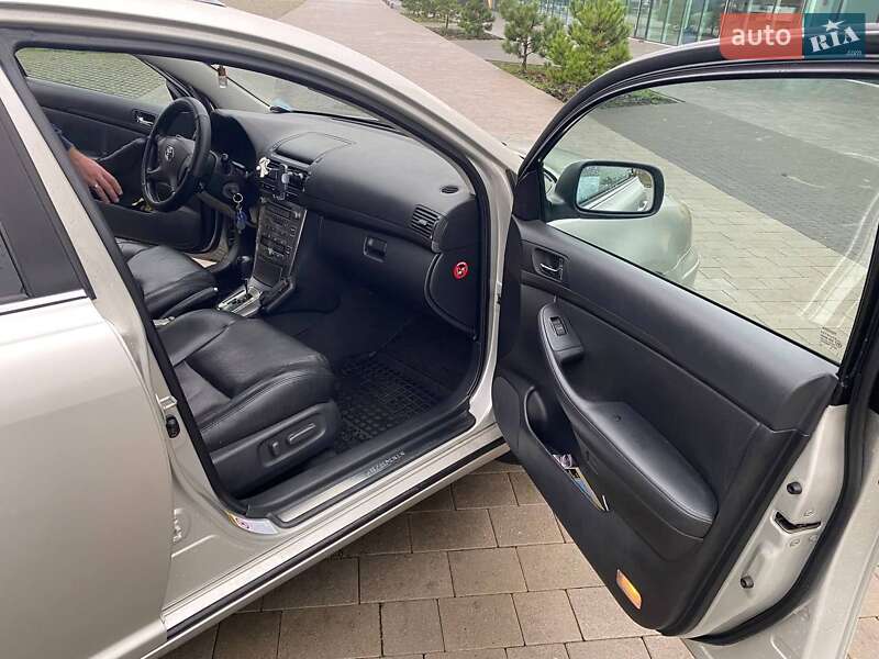 Универсал Toyota Avensis 2004 в Хмельницком