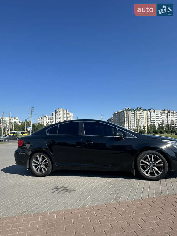Седан Toyota Avensis 2012 в Львове