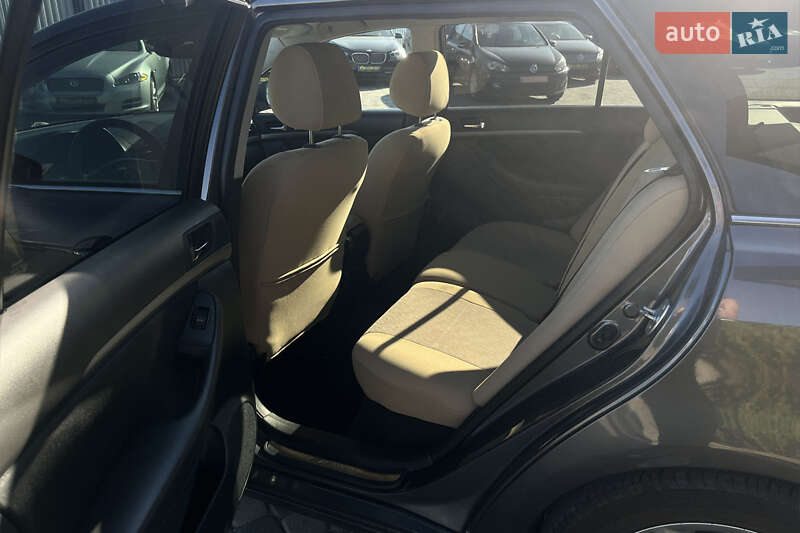 Універсал Toyota Avensis 2006 в Мукачевому