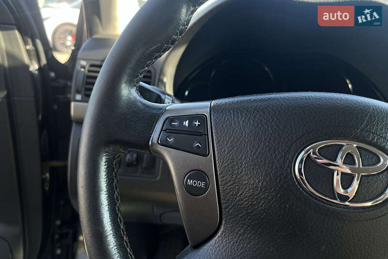 Універсал Toyota Avensis 2006 в Мукачевому