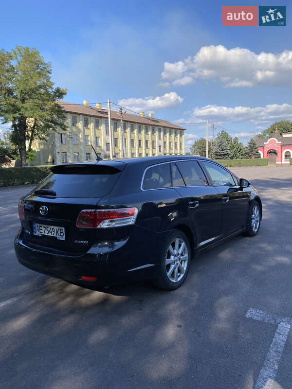 Универсал Toyota Avensis 2010 в Каменском