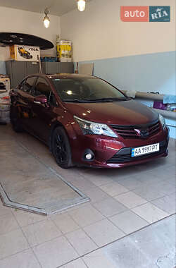 Седан Toyota Avensis 2012 в Киеве