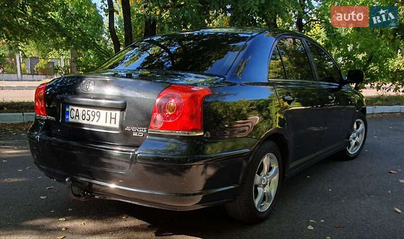 Седан Toyota Avensis 2004 в Черкассах