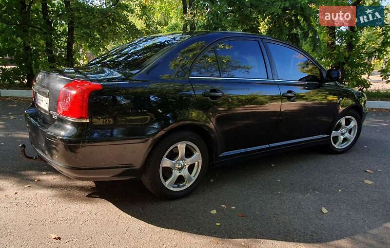 Седан Toyota Avensis 2004 в Черкассах