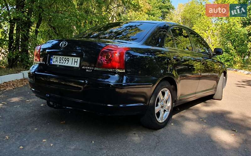 Седан Toyota Avensis 2004 в Черкассах