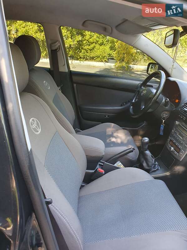 Седан Toyota Avensis 2004 в Черкассах