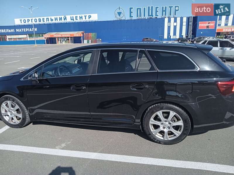 Універсал Toyota Avensis 2015 в Кам'янець-Подільському