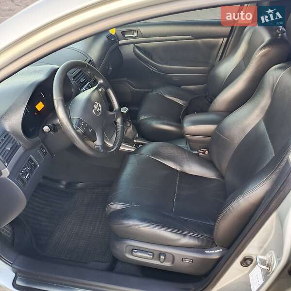 Лифтбек Toyota Avensis 2006 в Киеве