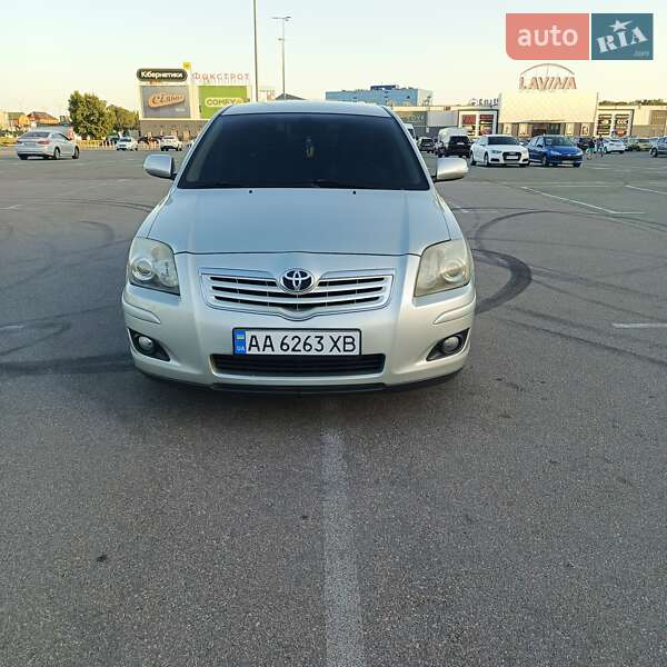 Лифтбек Toyota Avensis 2006 в Киеве