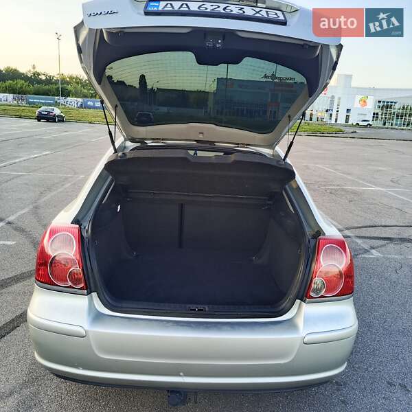 Лифтбек Toyota Avensis 2006 в Киеве