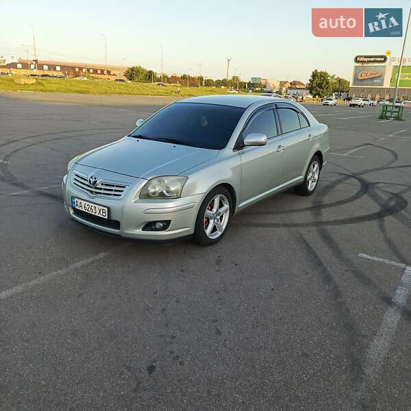 Лифтбек Toyota Avensis 2006 в Киеве